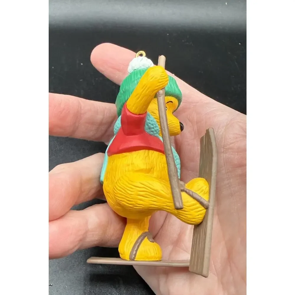 Vintage Hallmark Ornament Winnie the Pooh Collection 1993 Skiing No Box LO14